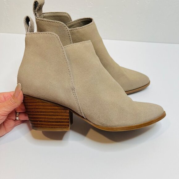 Dolce Vita Daine tan suede leather Block heel pointy toe ankle boots Size 7.5 - Picture 3 of 10